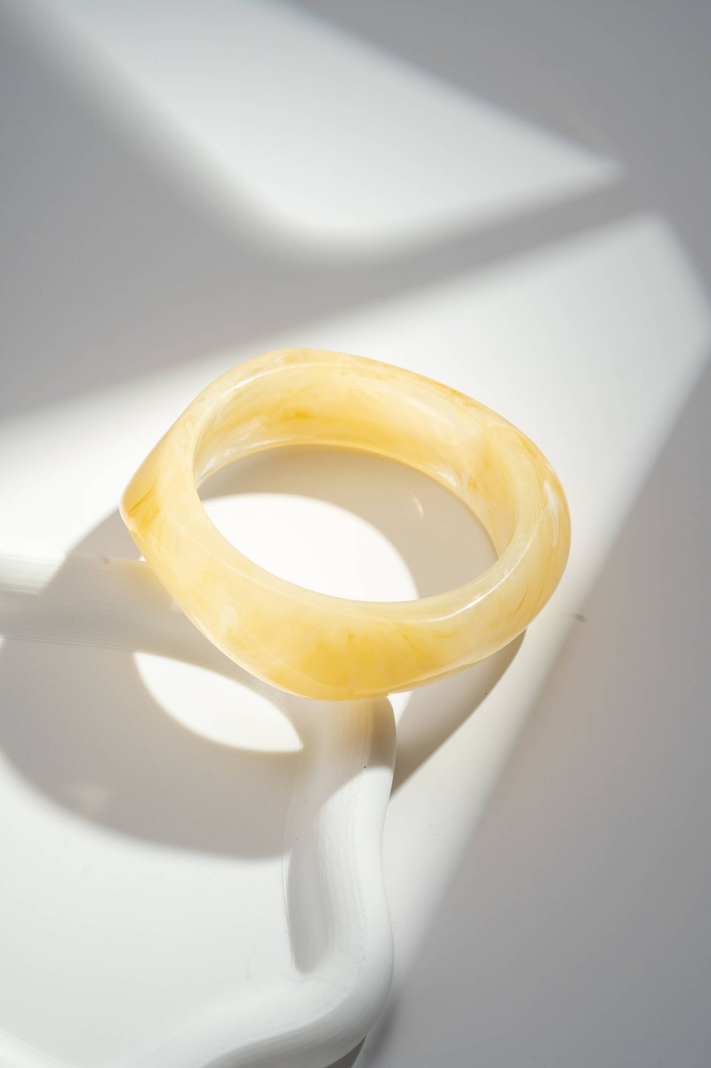 Marble-effect resin bangle bracelet