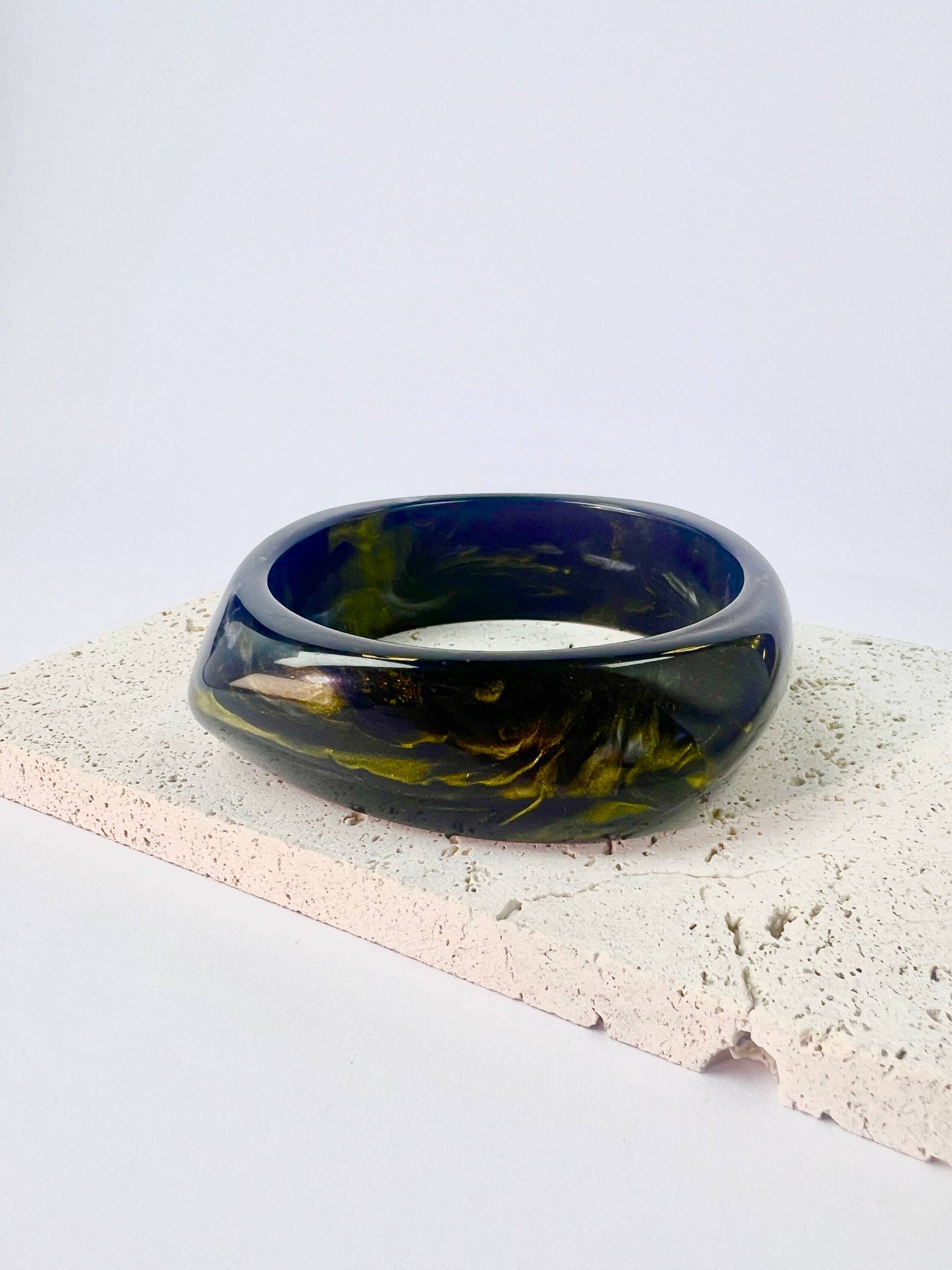 Marble-effect resin bangle bracelet
