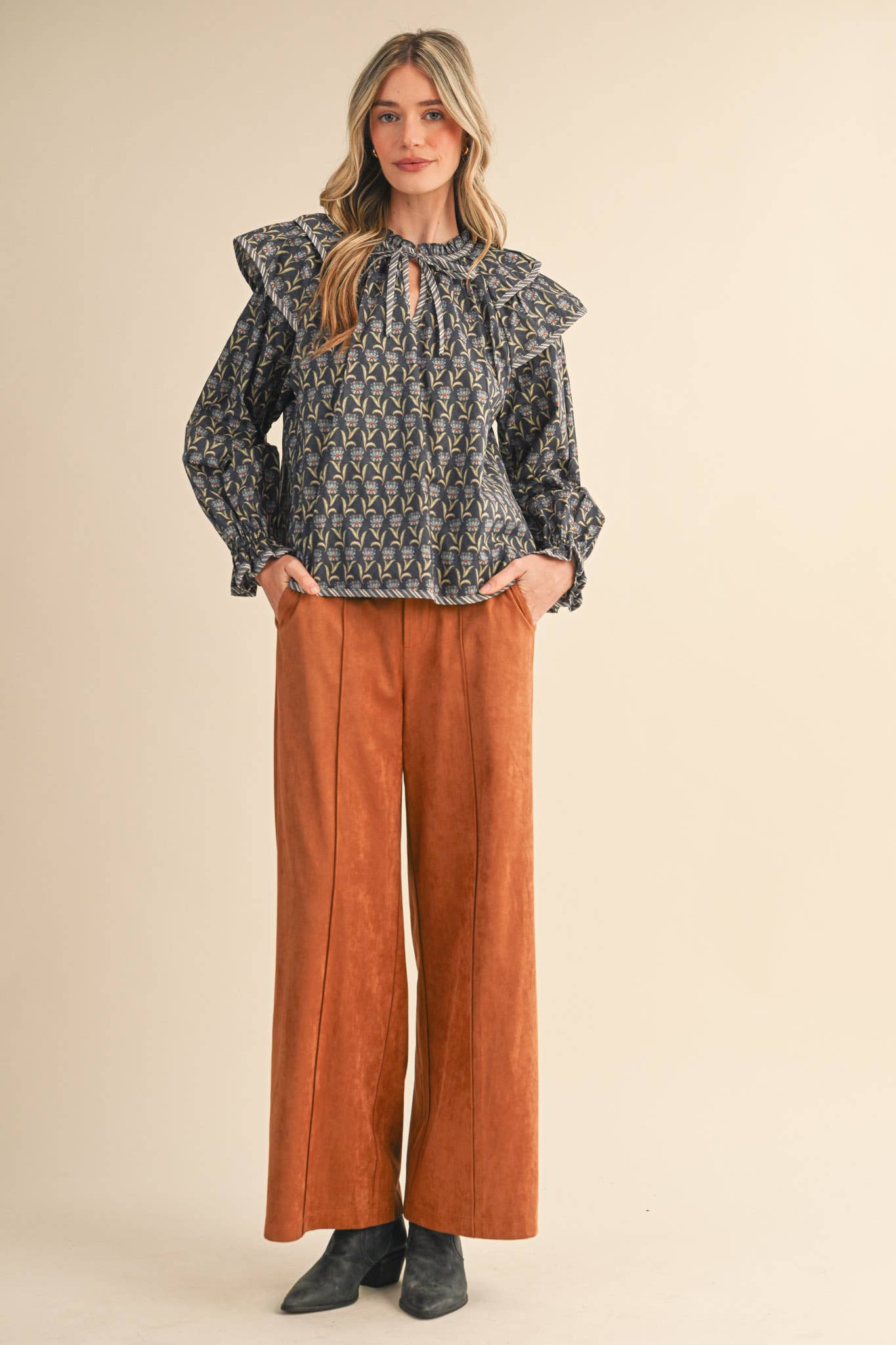 FLORAL FLUTTER SLEEVE