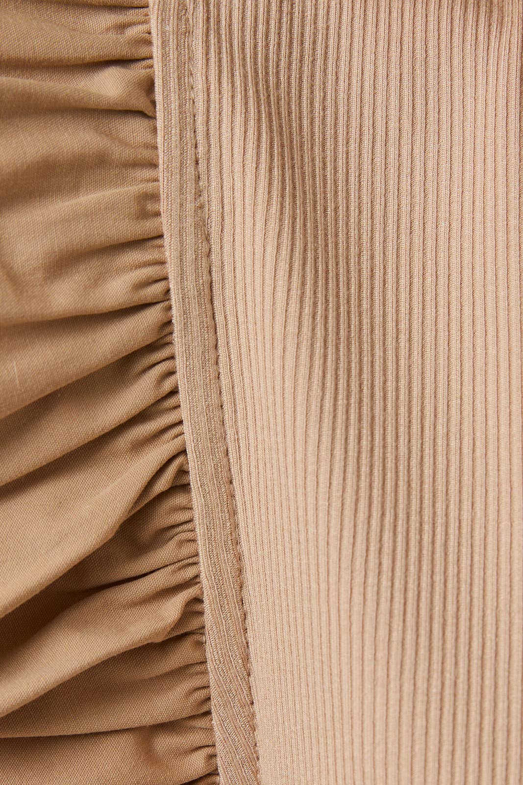 RUFFLE DETAILED KNIT TOP