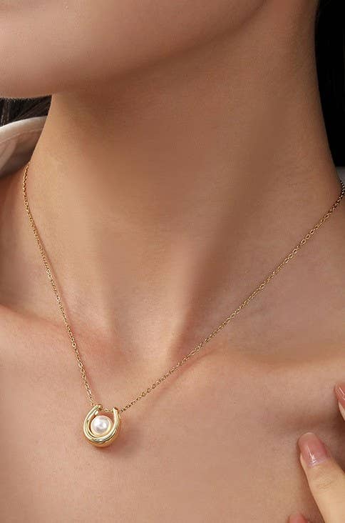 TITANIUM STEEL NON-TARNISH PEARL U NECKLACE