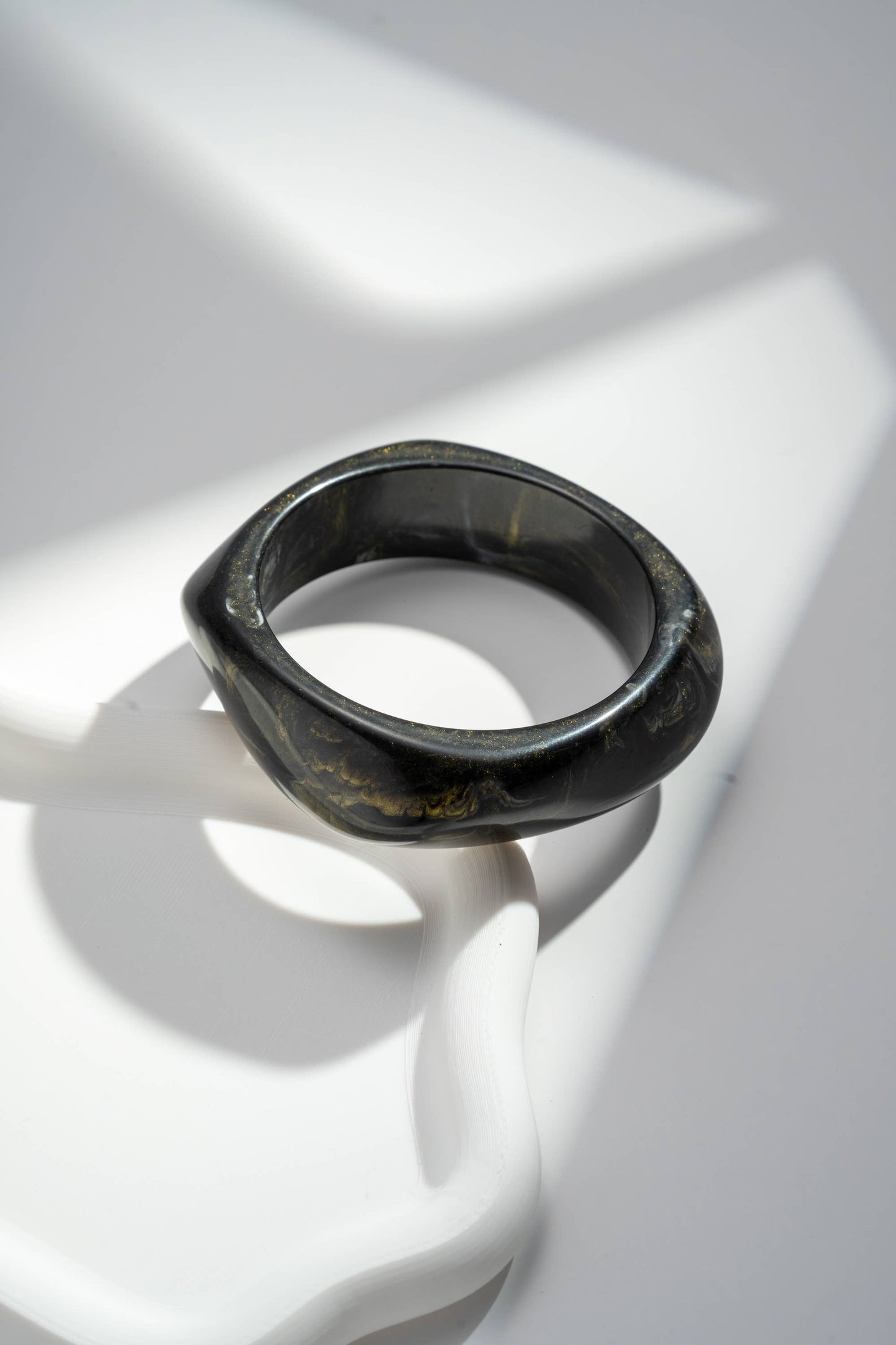 Marble-effect resin bangle bracelet