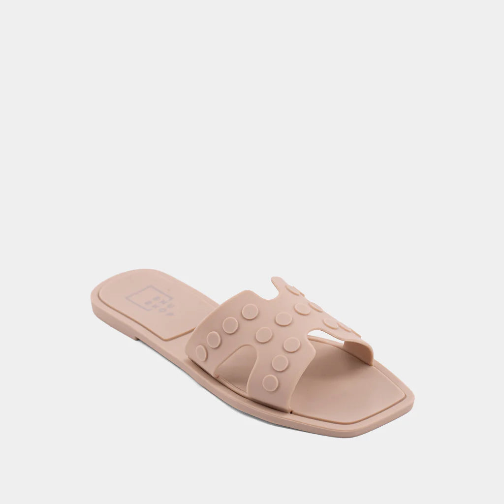 Donna Nude