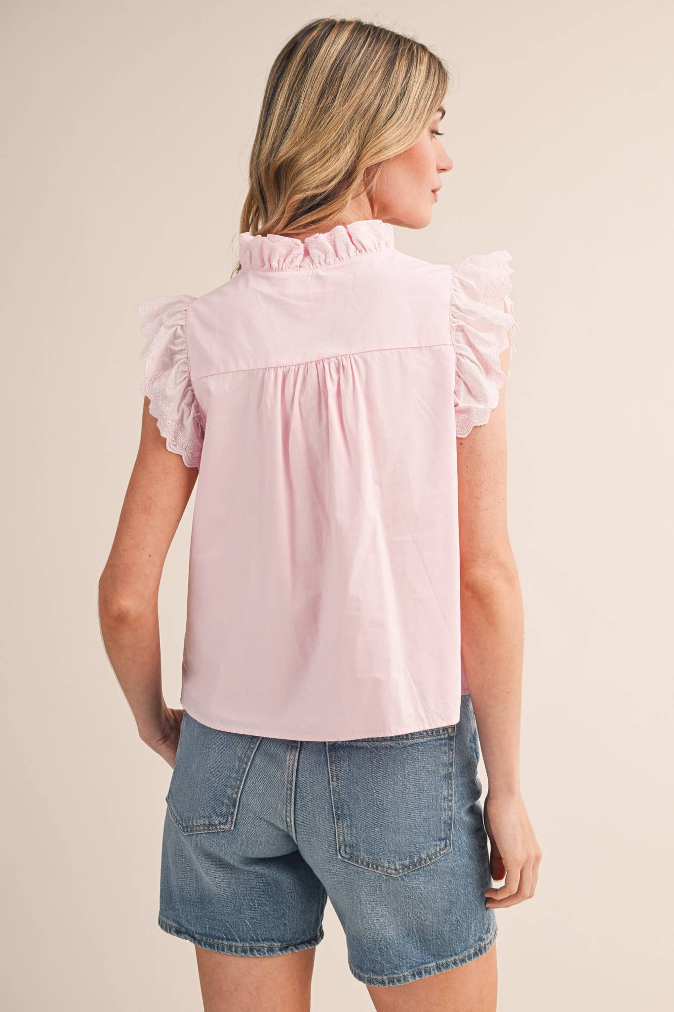 LACE TRIM RUFFLED BUTTON