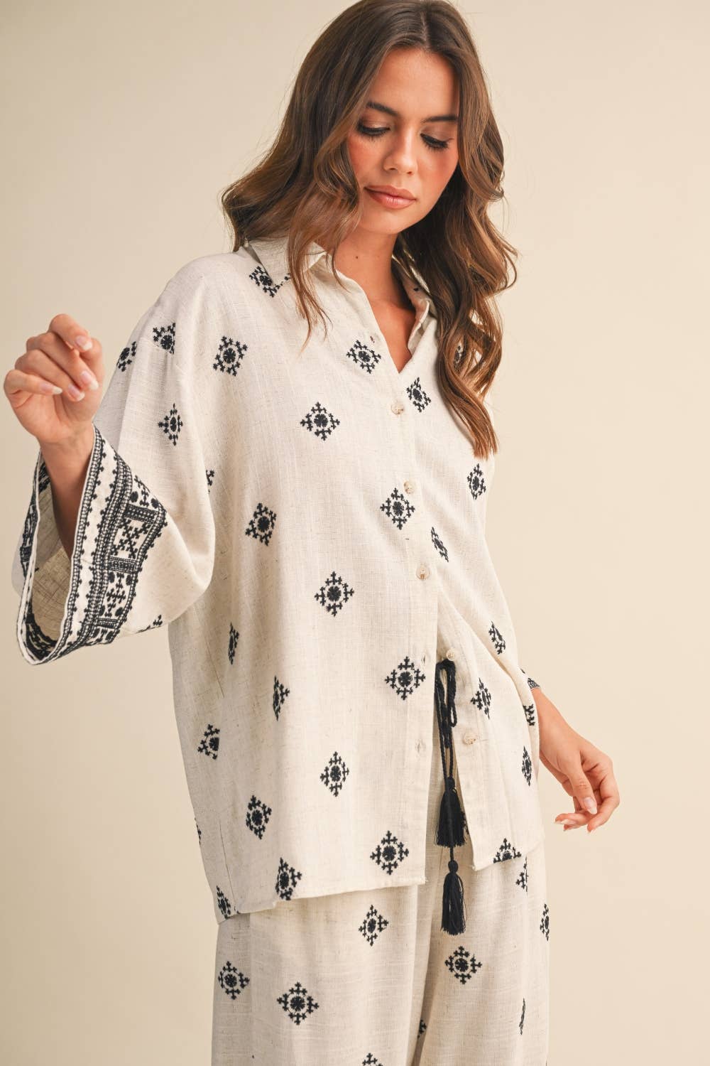 EMBROIDERED BORDER SET