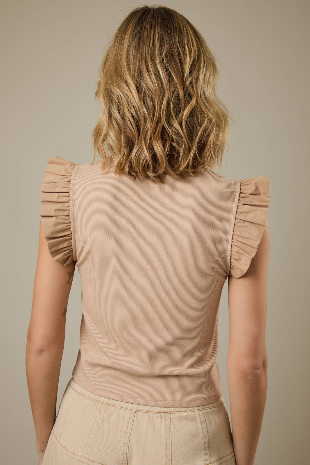 RUFFLE DETAILED KNIT TOP