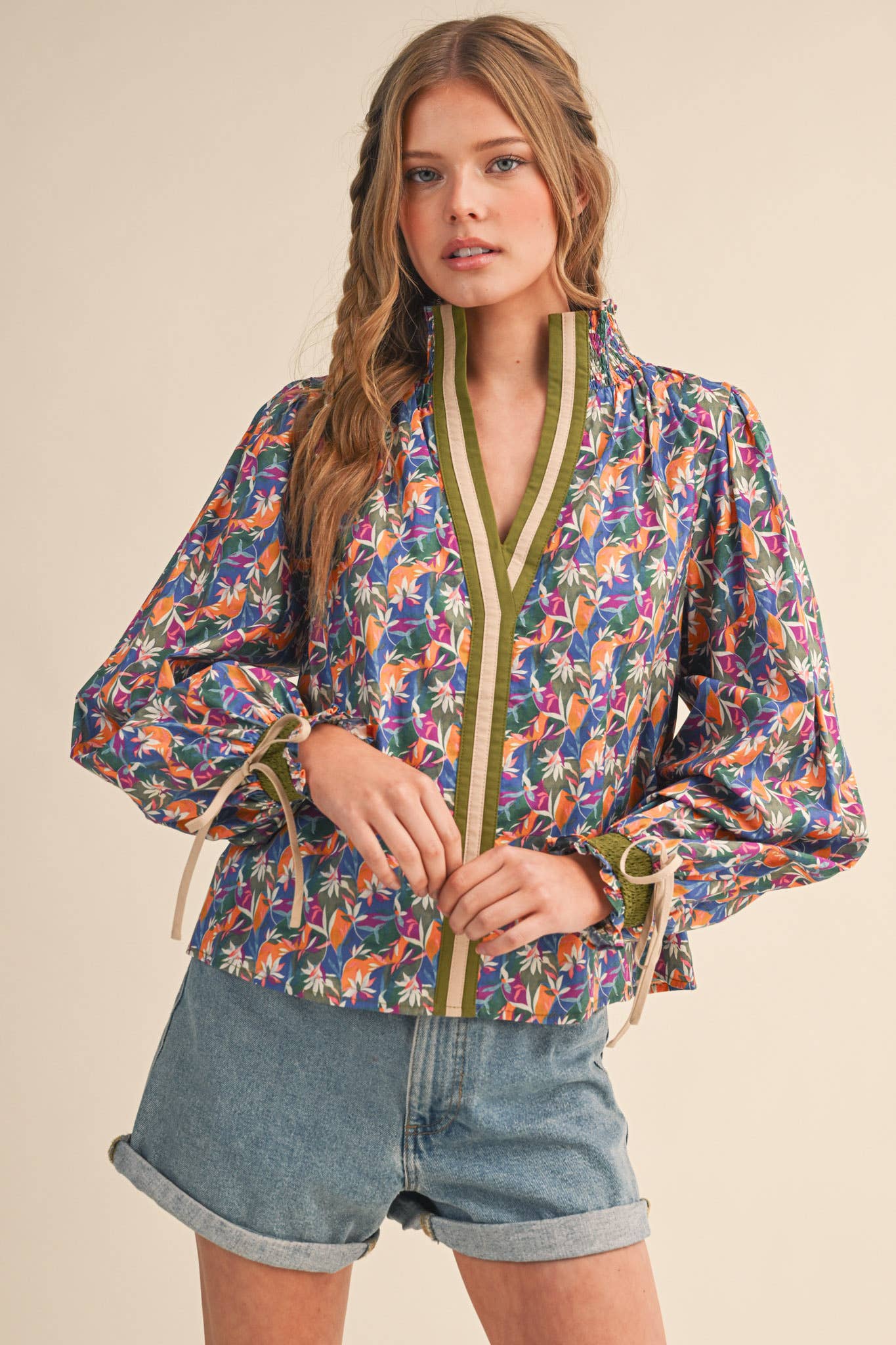 CONTRAST SMOCKED PUFF SLEEVE TOP