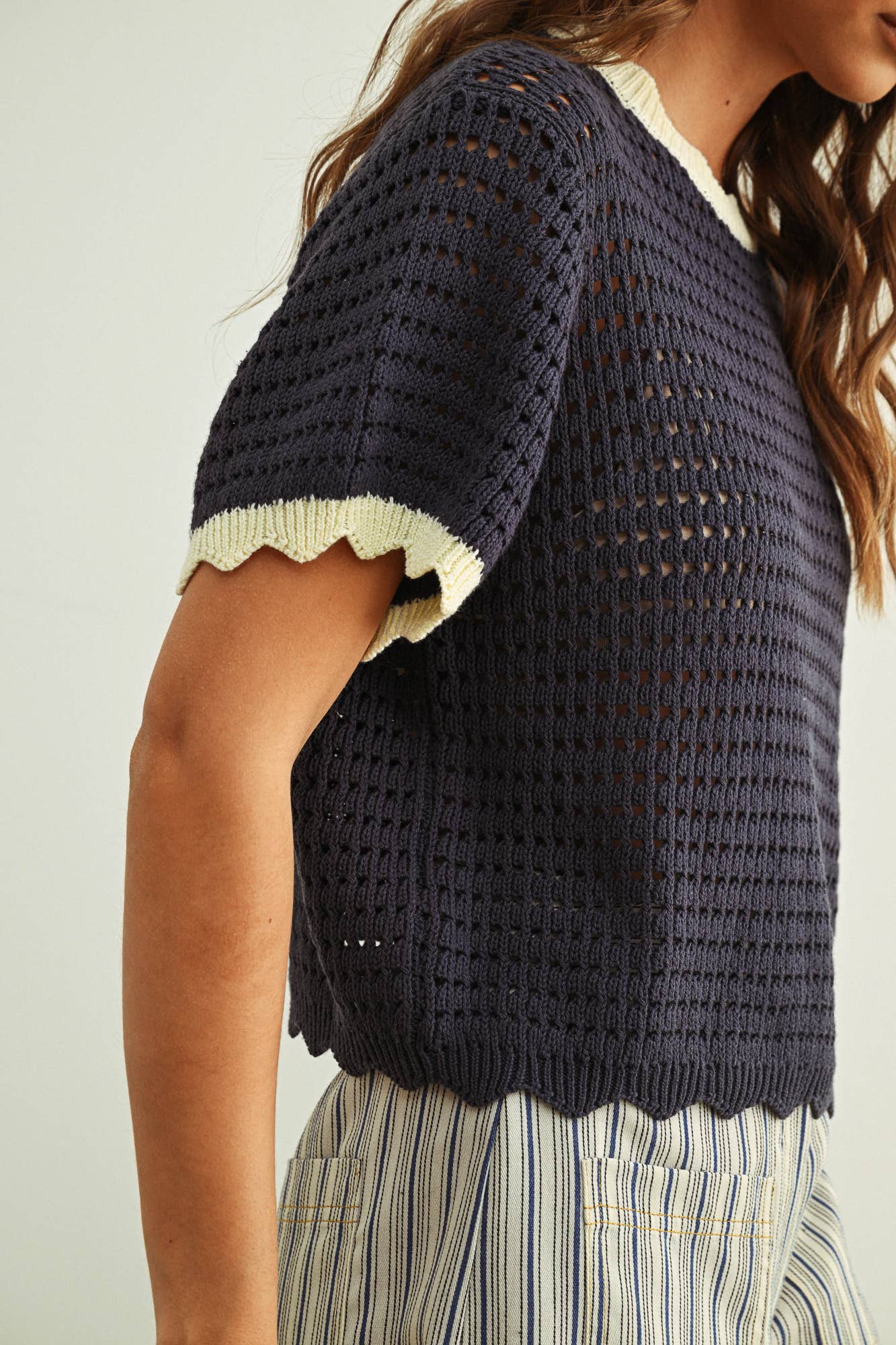 SCALLOPED DETAIL KNITTED TOP