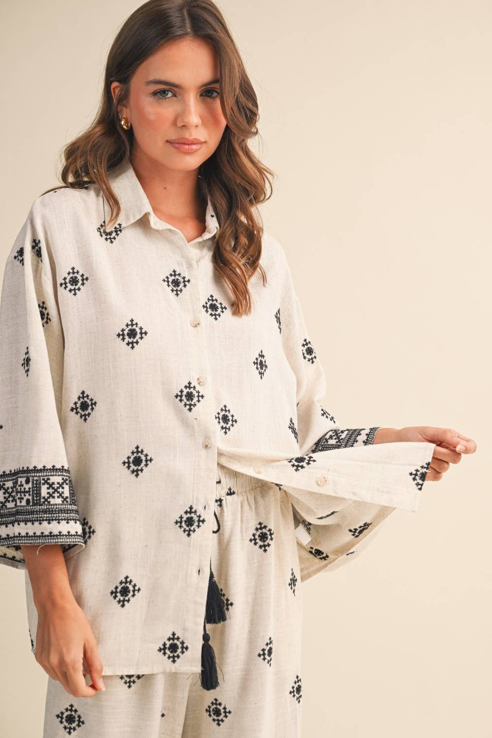 EMBROIDERED BORDER SET