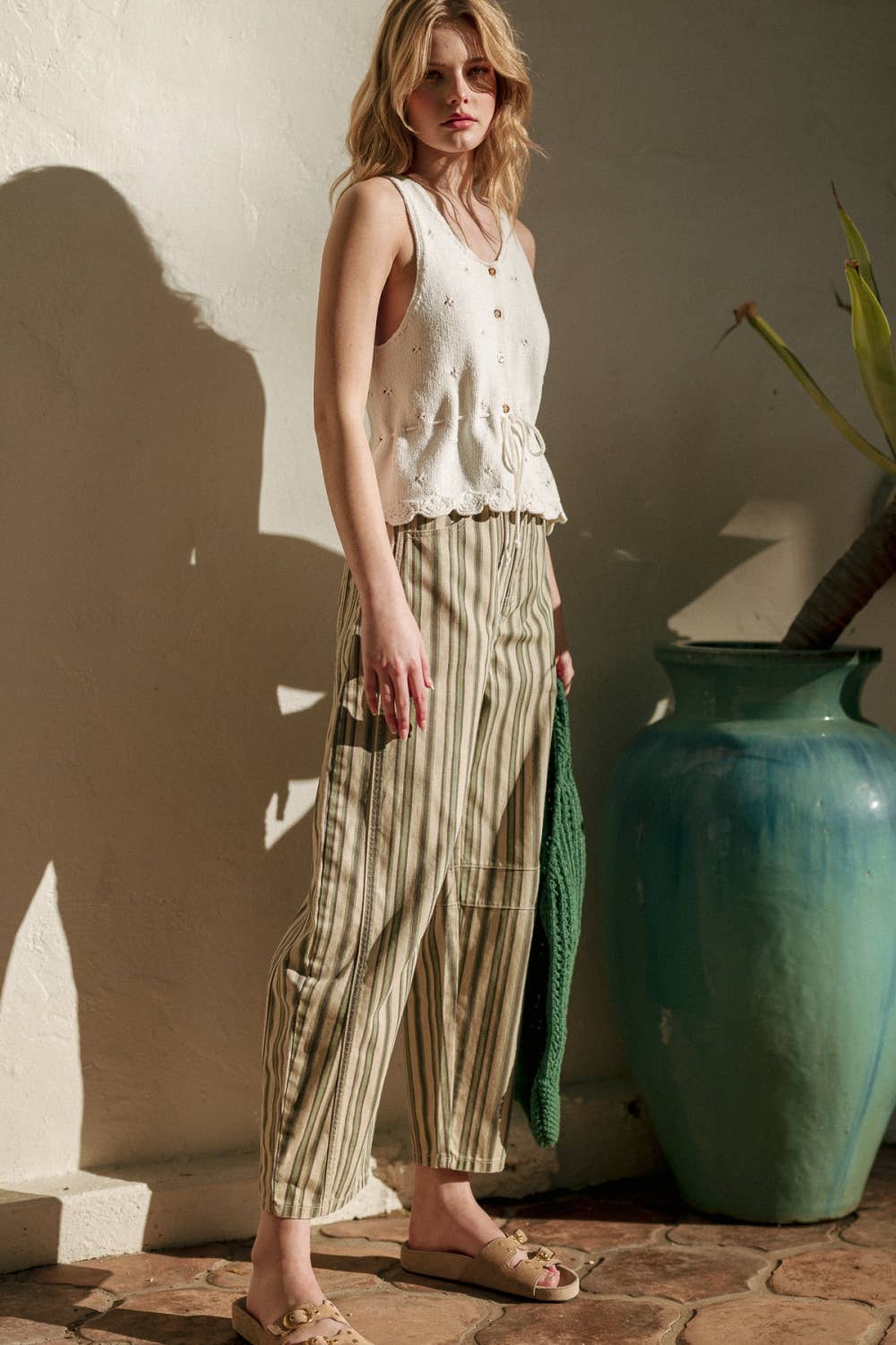 SLEEVELESS BUTTON KNIT TOP