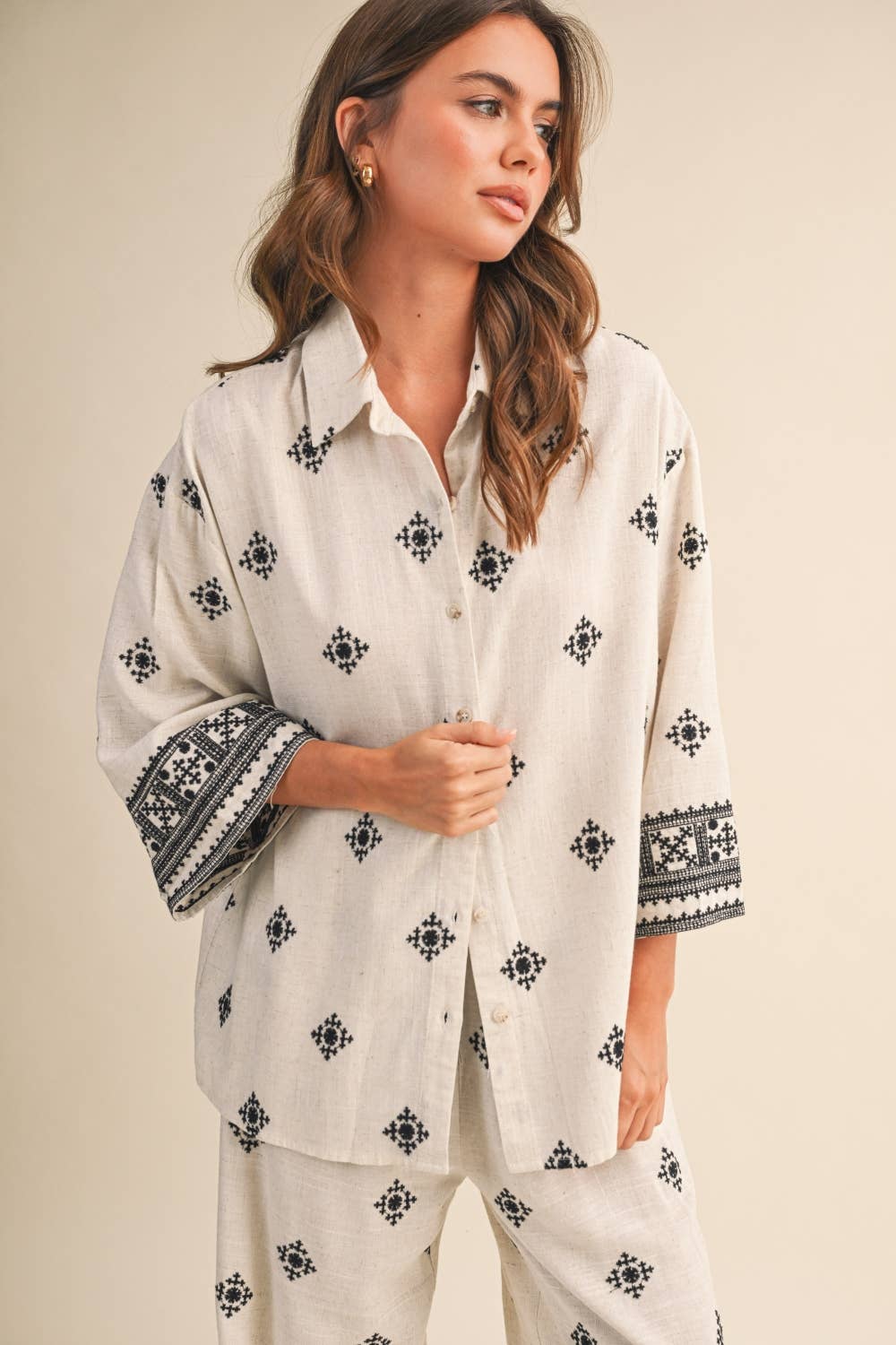 EMBROIDERED BORDER SET