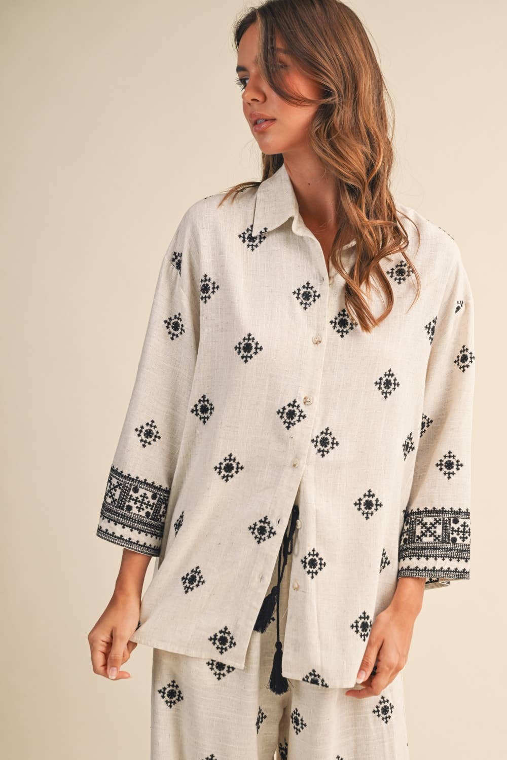 EMBROIDERED BORDER SET