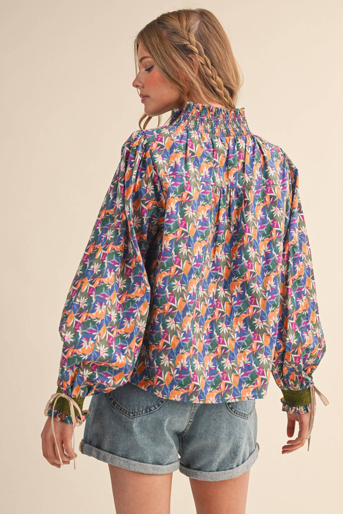 CONTRAST SMOCKED PUFF SLEEVE TOP