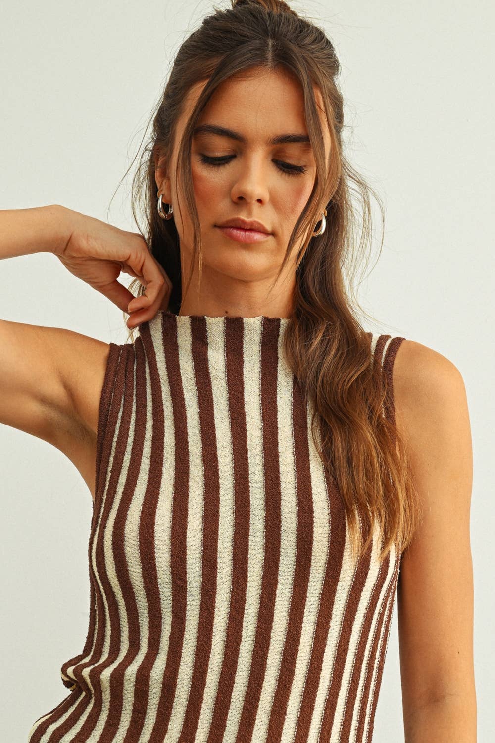 COLOR BLOCKED KNIT TOP