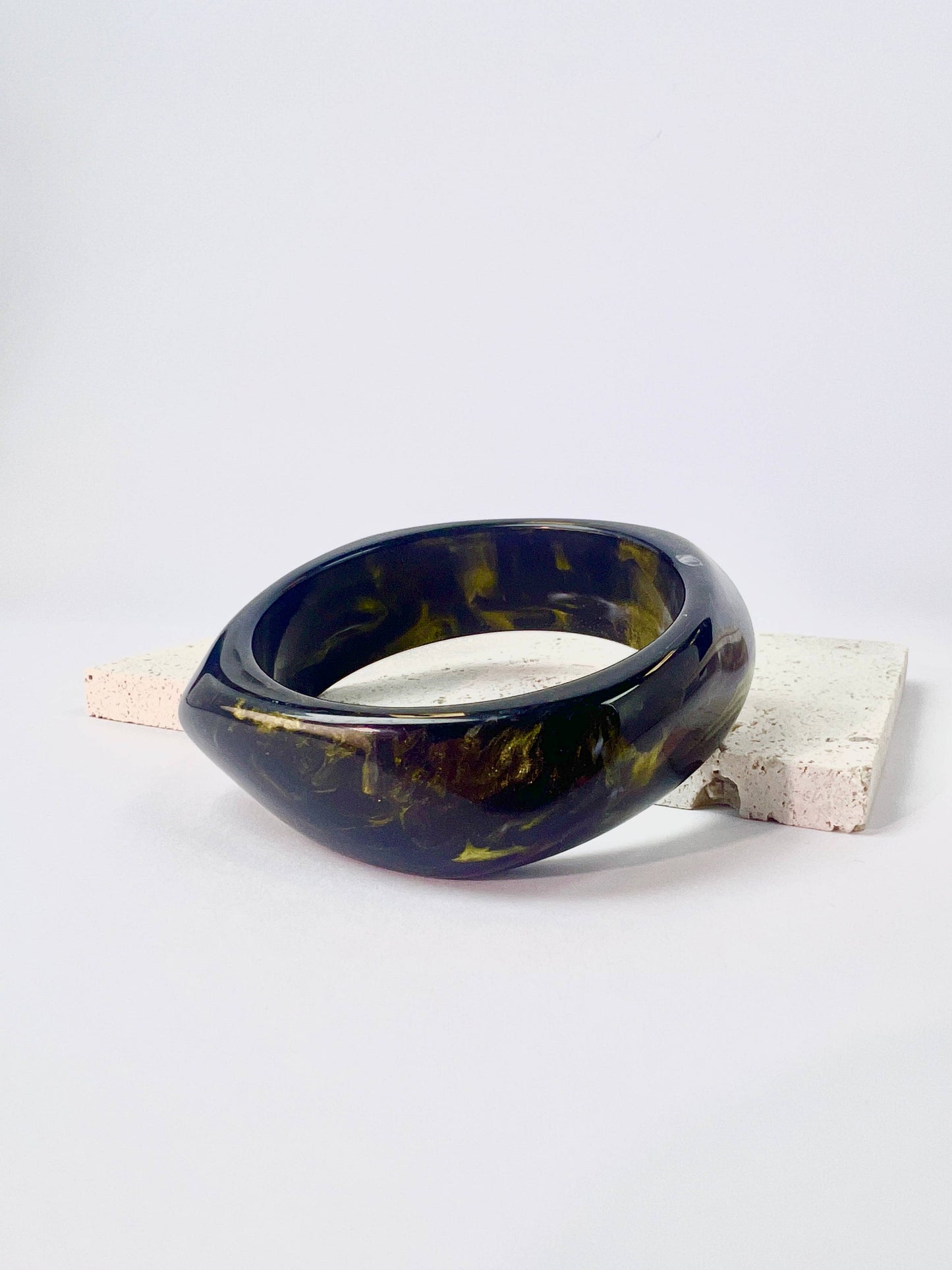 Marble-effect resin bangle bracelet