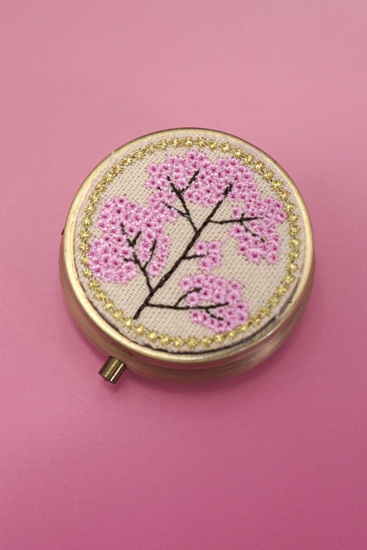 FLORAL EMBROIDERY JEWELRY ORGANIZER WITH MIRROR | 40P572