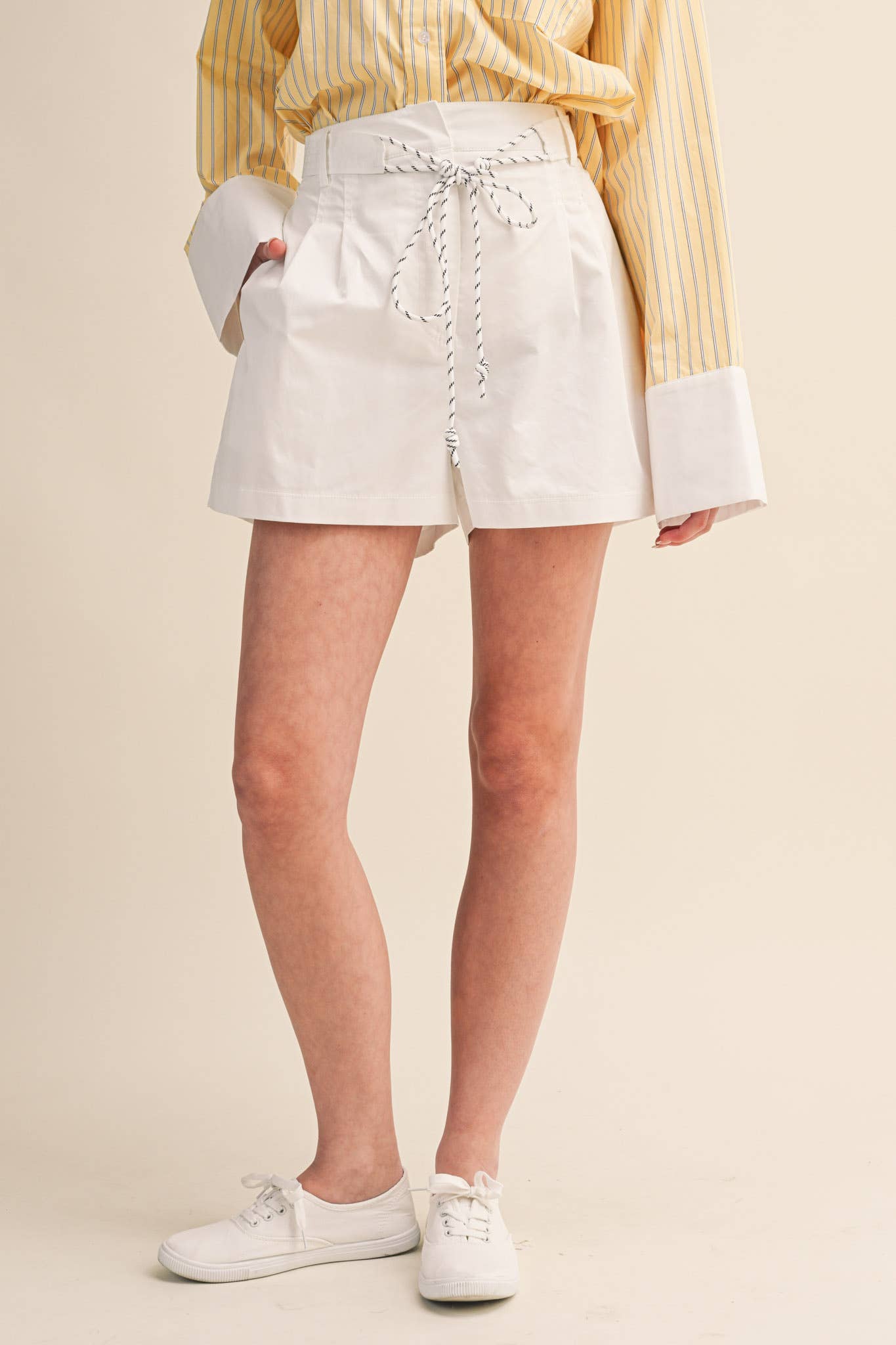 ROPE TRIM PLEATED SHORTS