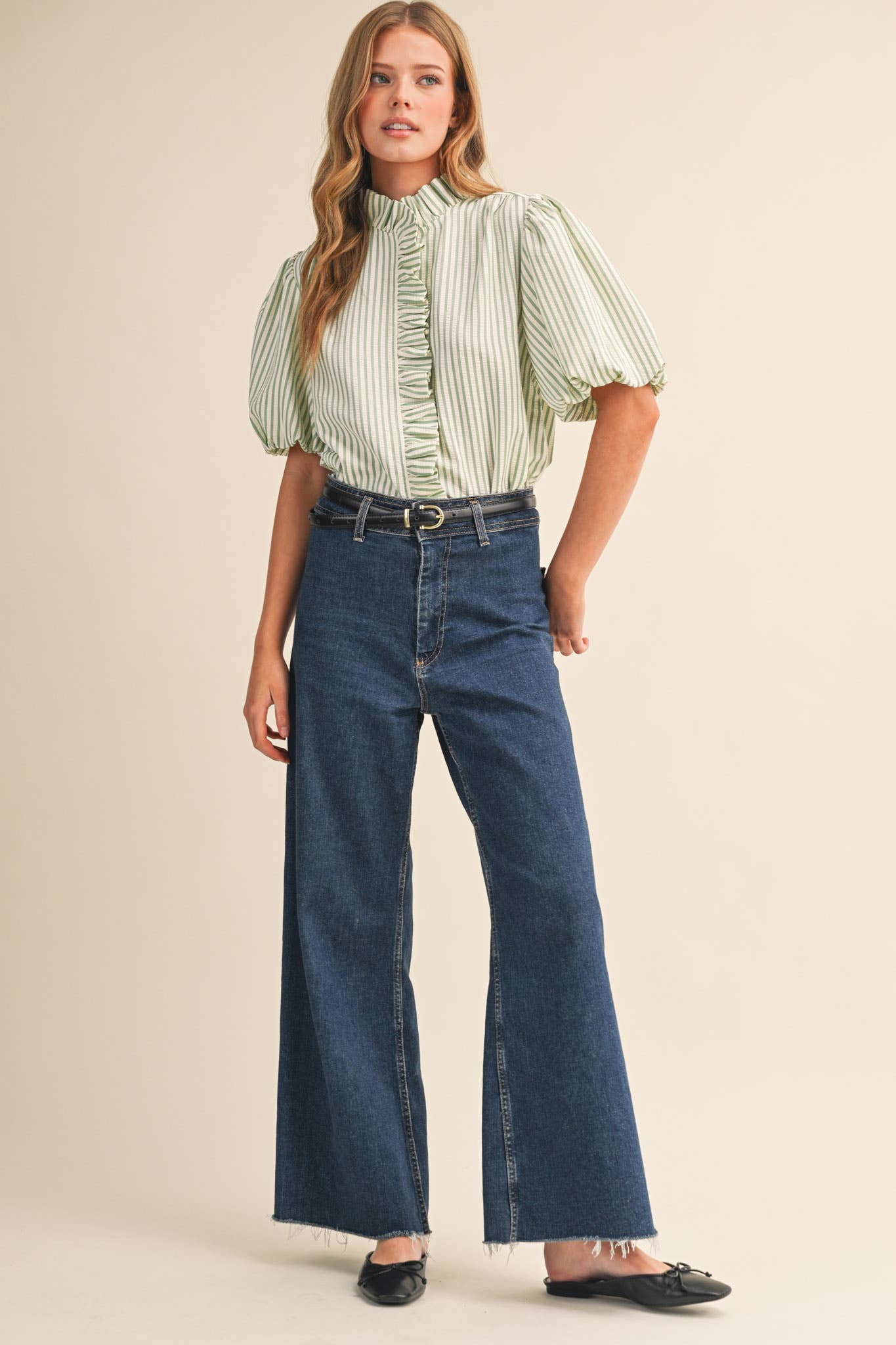 STRIPED RUFFLED BUTTON