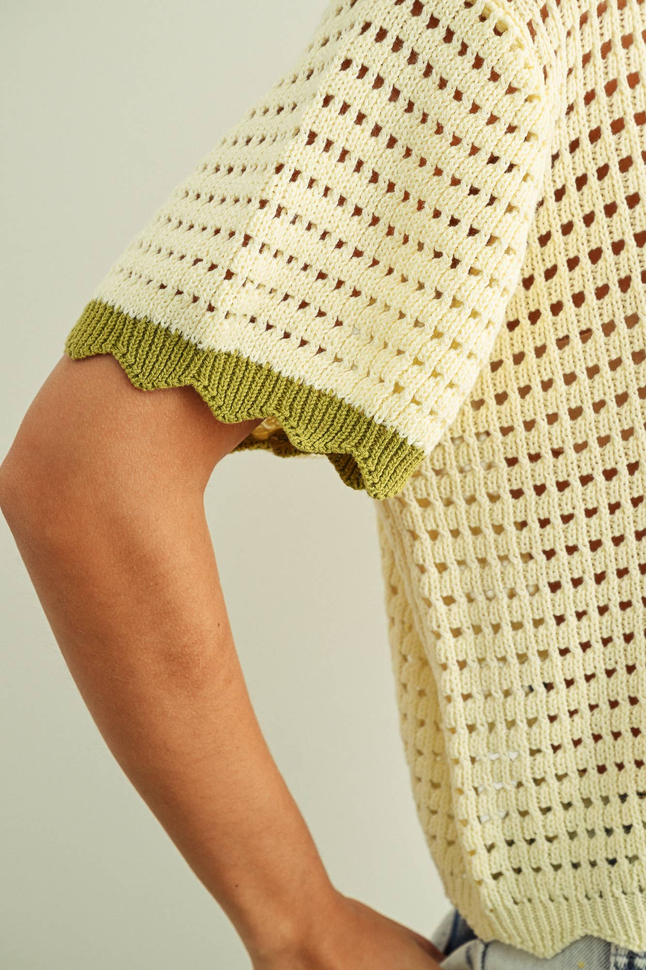 SCALLOPED DETAIL KNITTED TOP