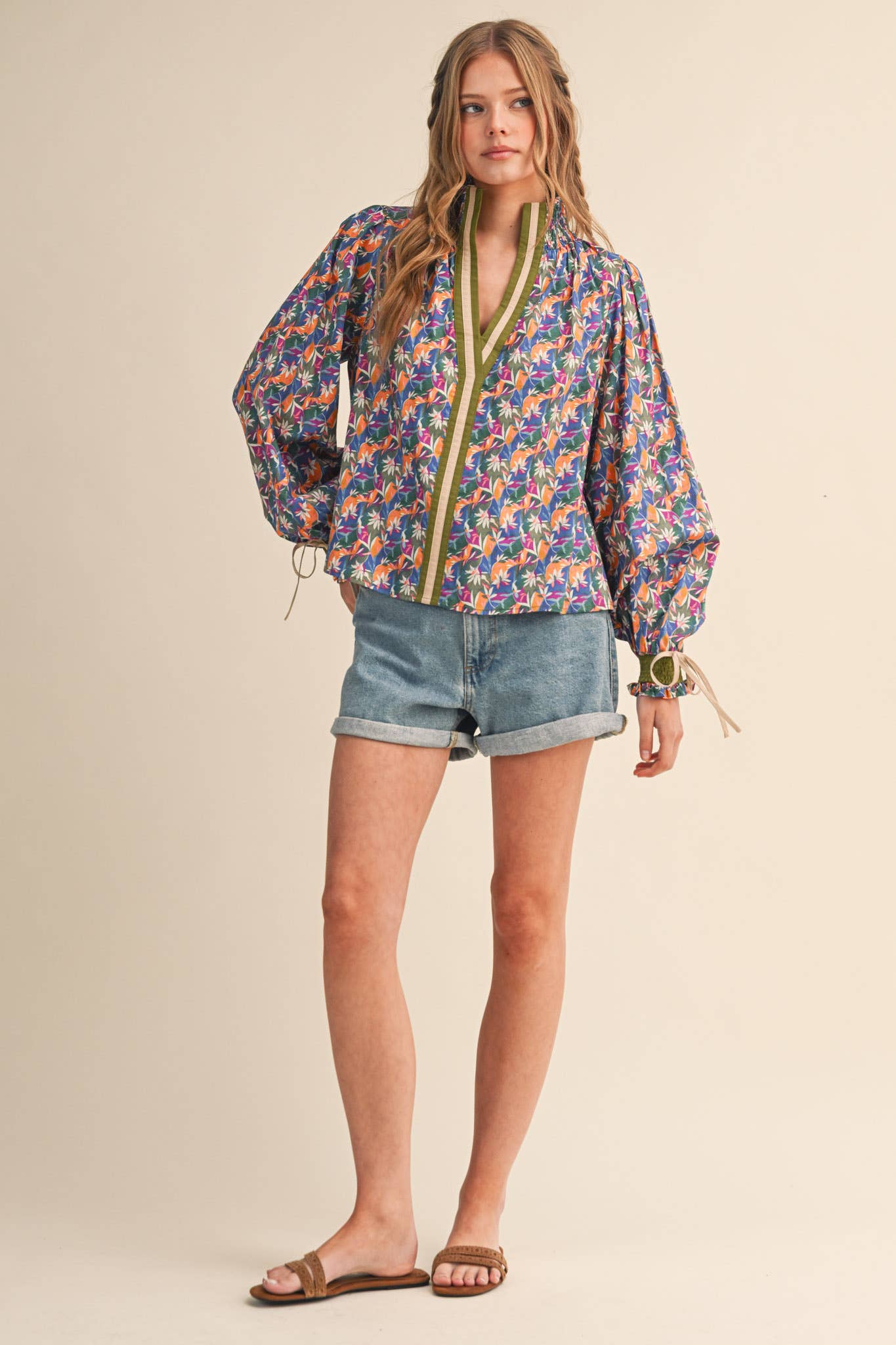 CONTRAST SMOCKED PUFF SLEEVE TOP