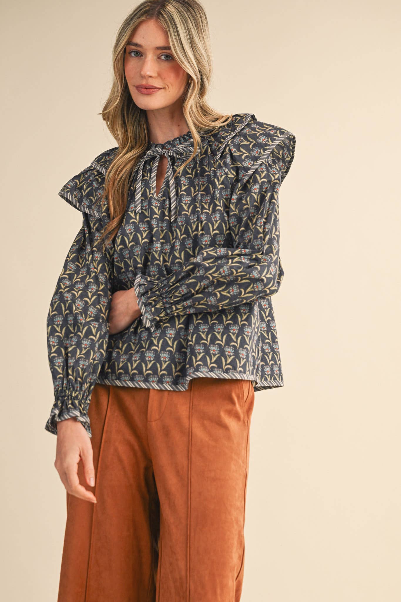 FLORAL FLUTTER SLEEVE