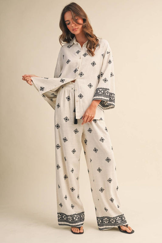 EMBROIDERED BORDER SET