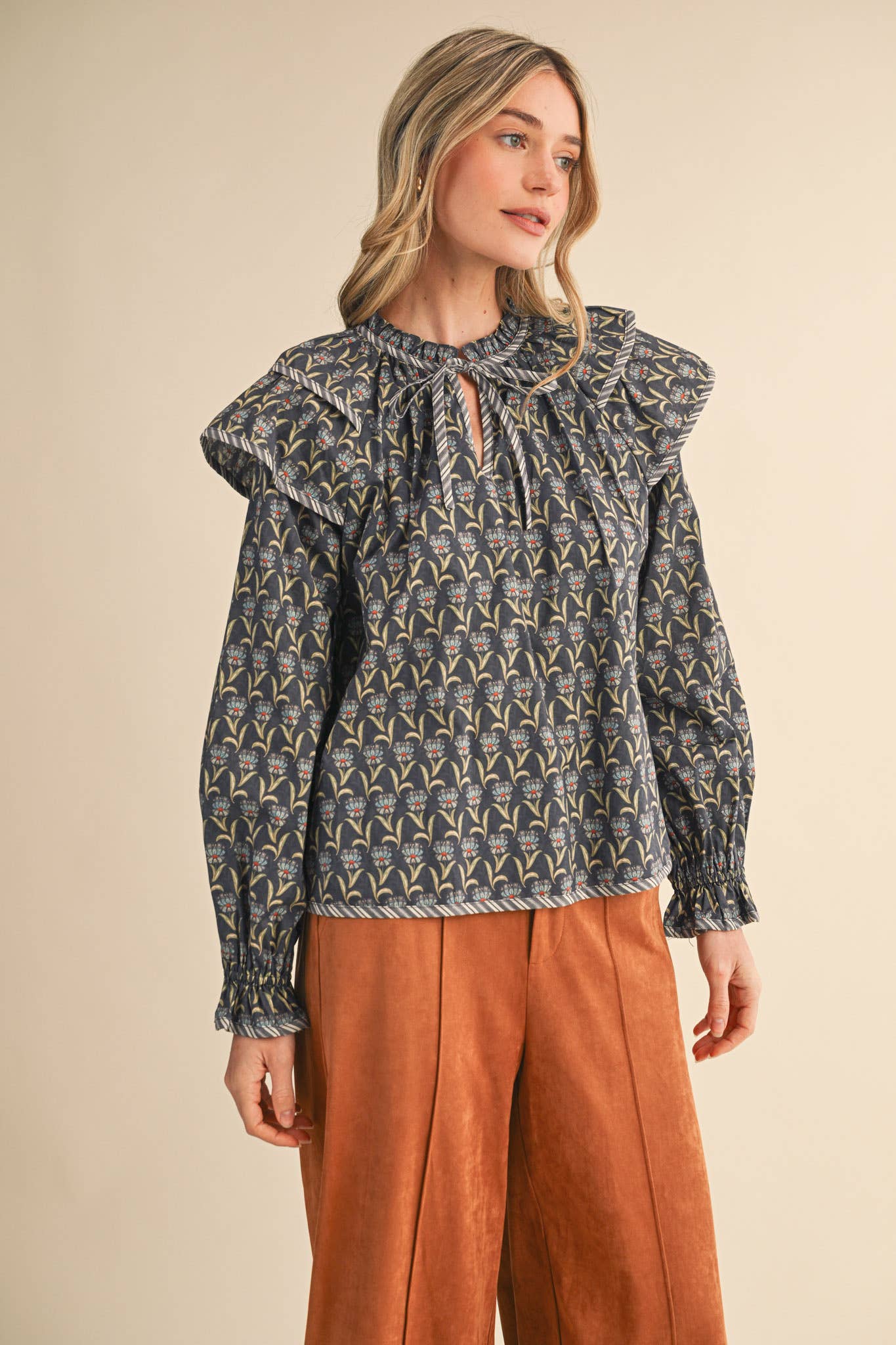 FLORAL FLUTTER SLEEVE