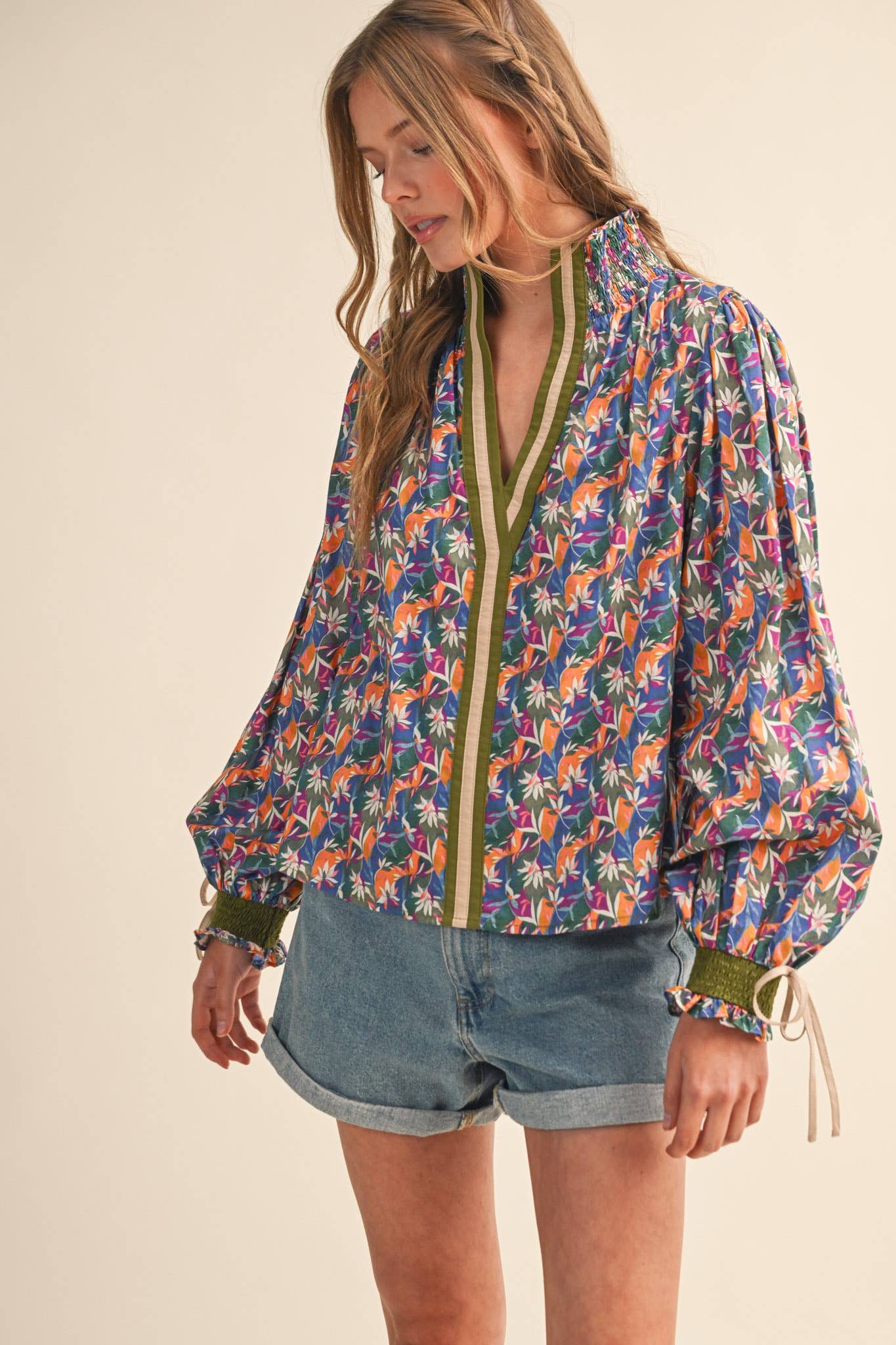 CONTRAST SMOCKED PUFF SLEEVE TOP