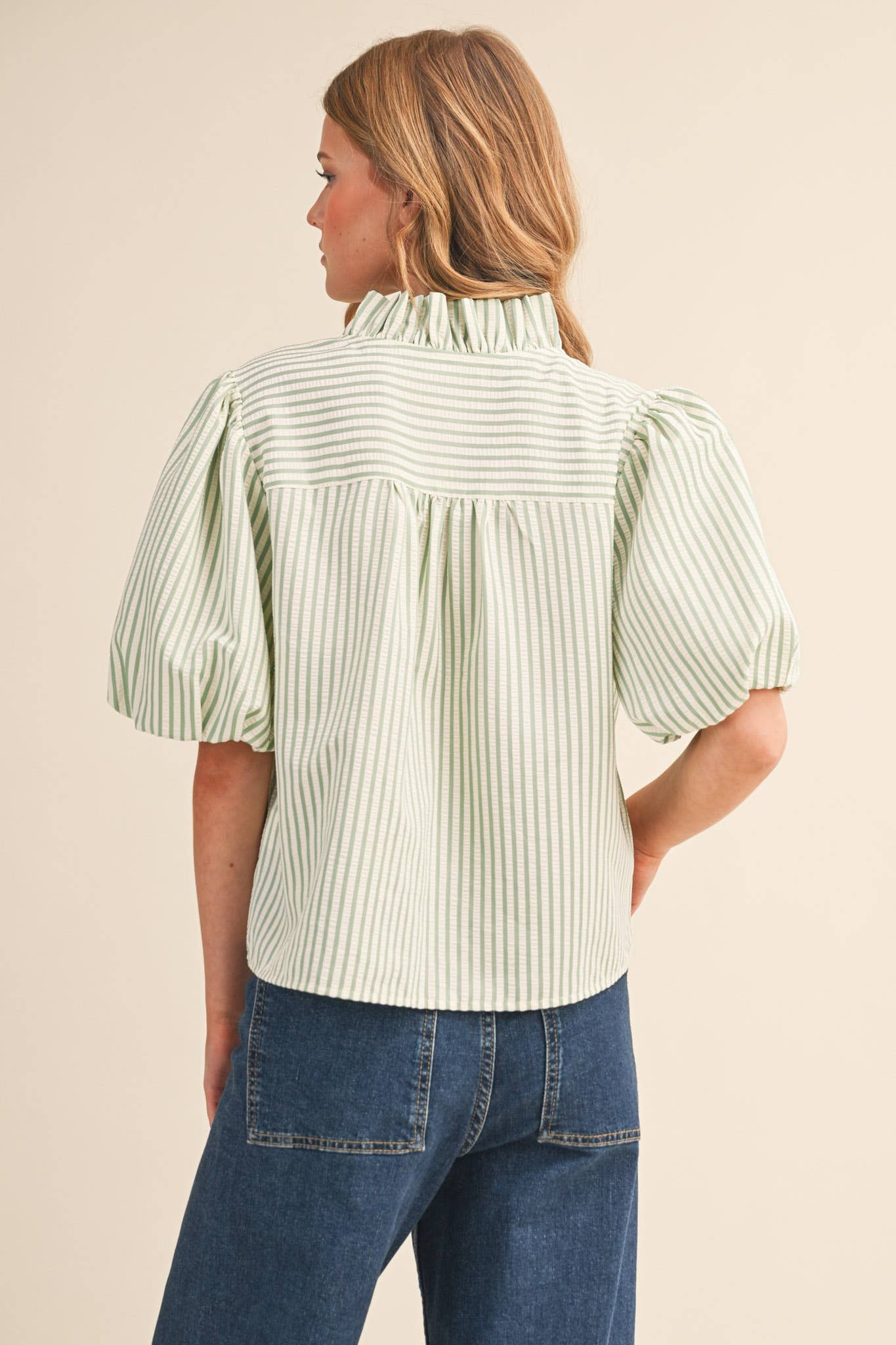 STRIPED RUFFLED BUTTON