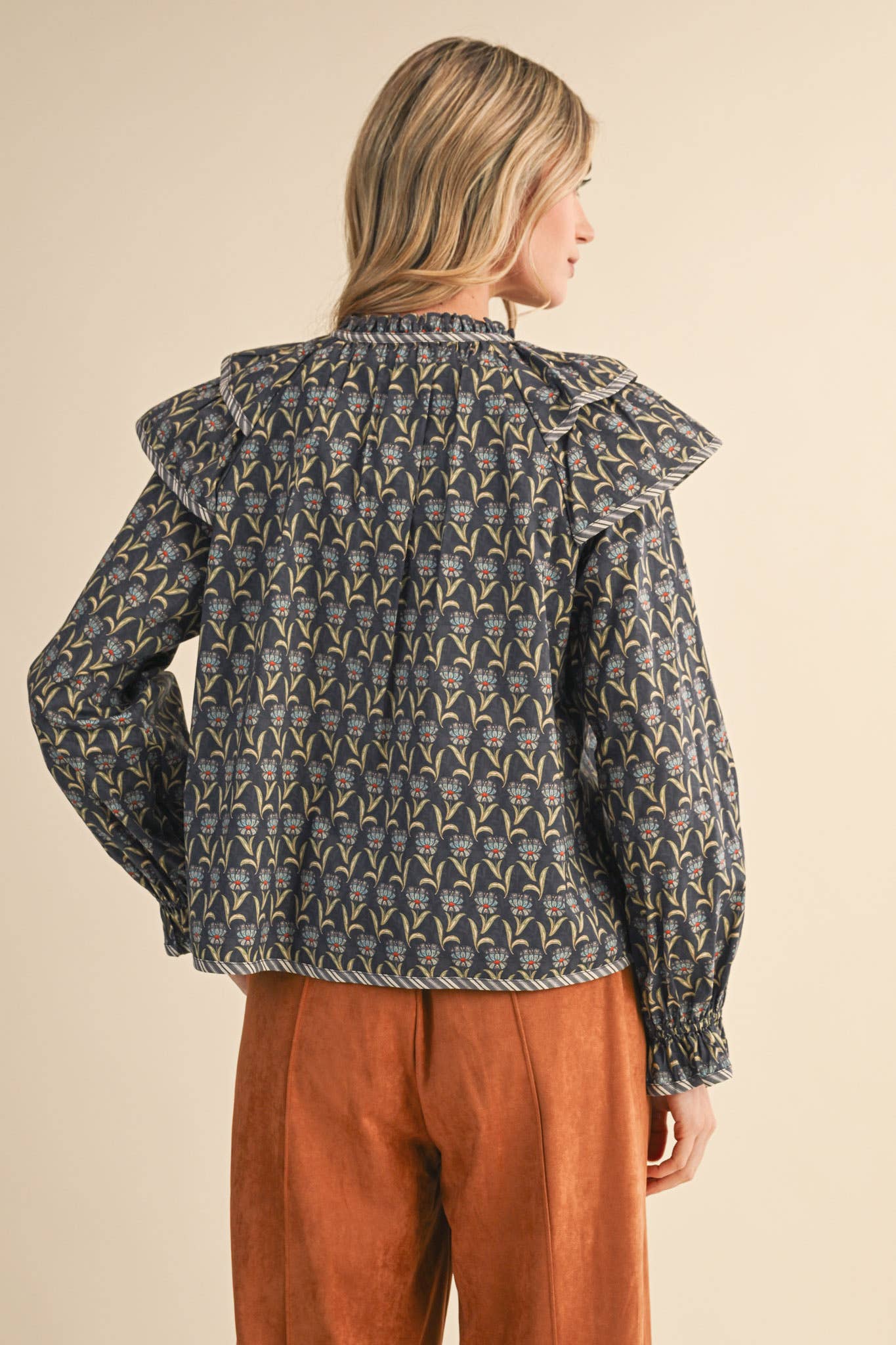 FLORAL FLUTTER SLEEVE