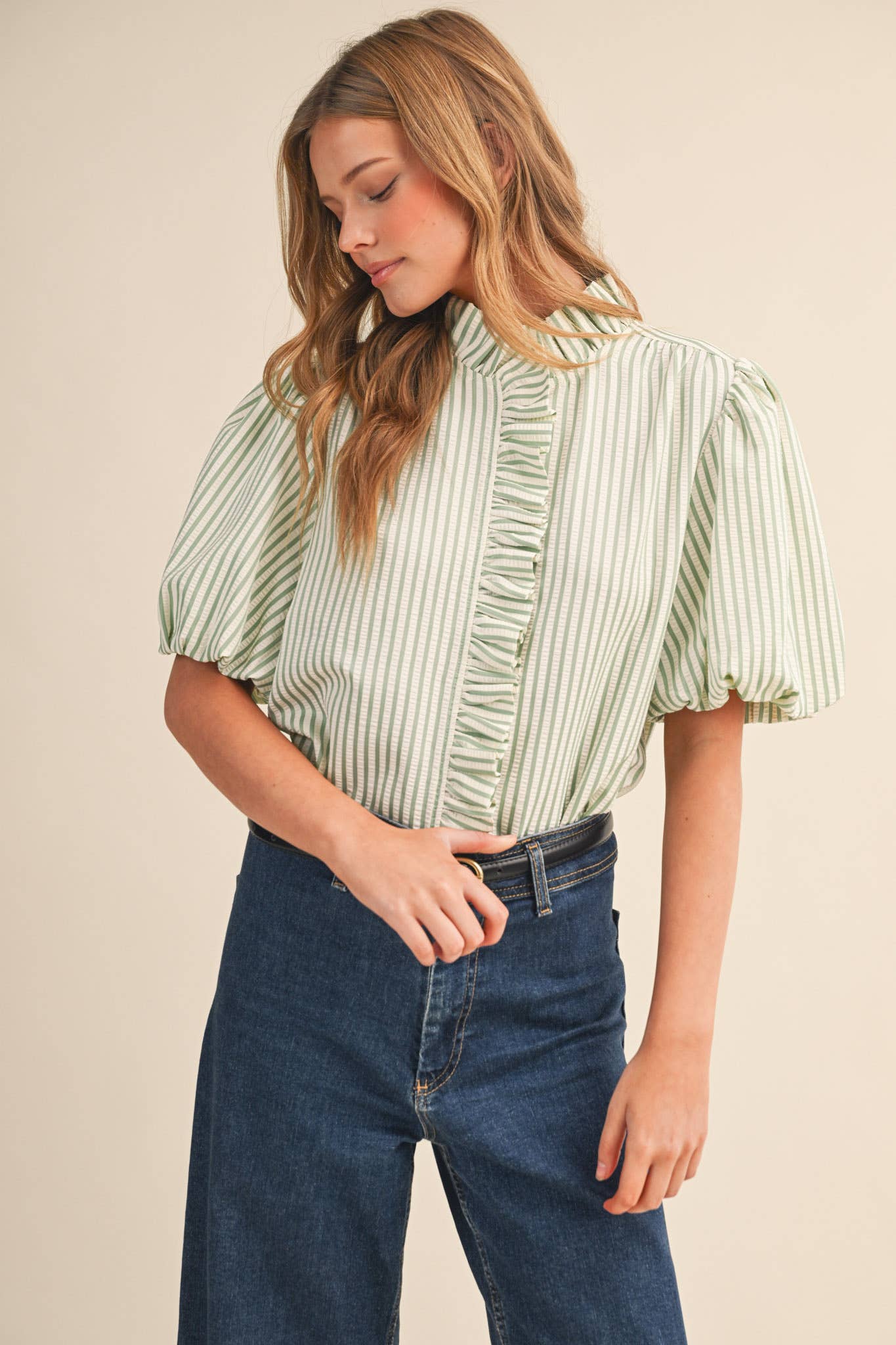 STRIPED RUFFLED BUTTON