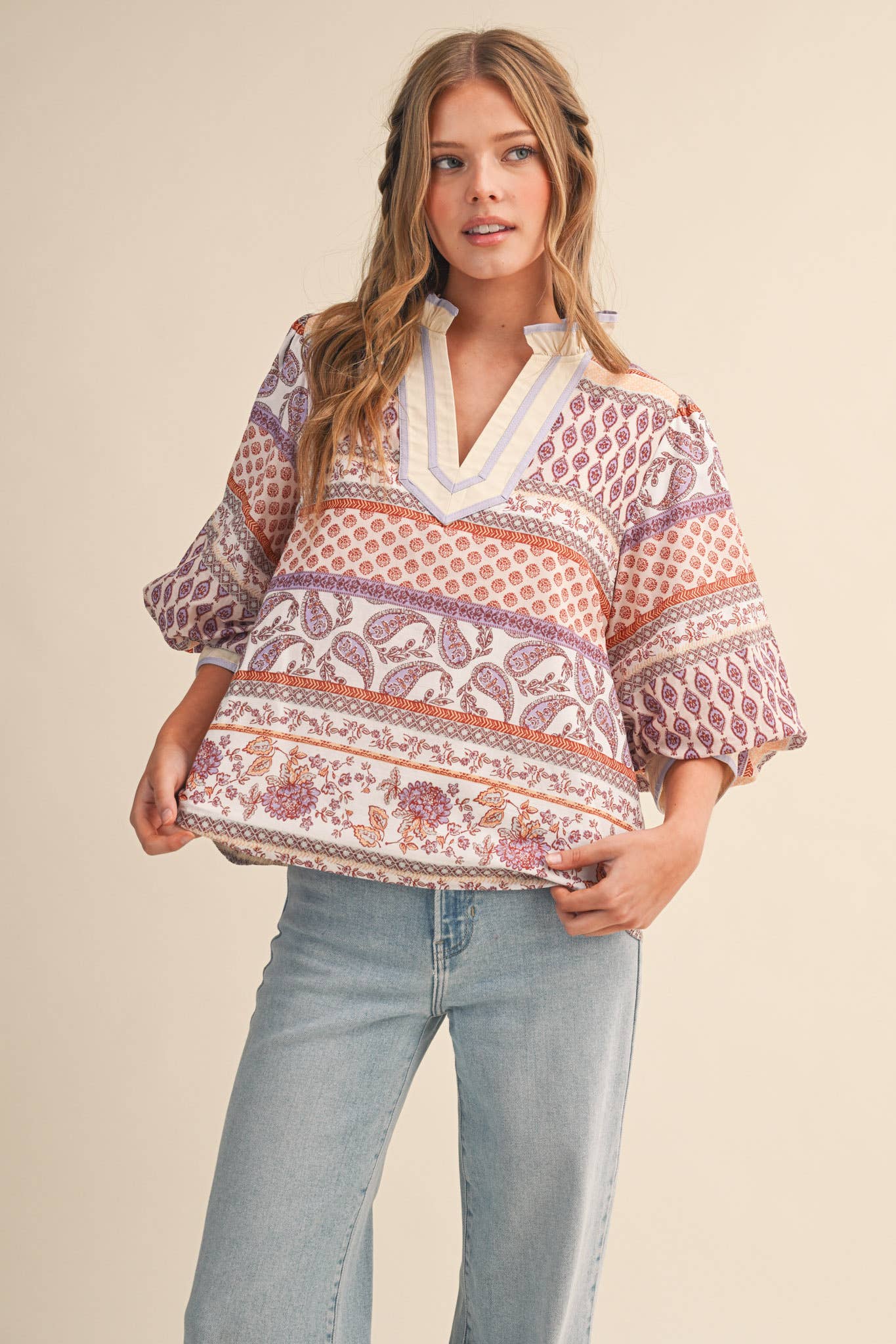 EXCLUSIVE PRINT V NECK