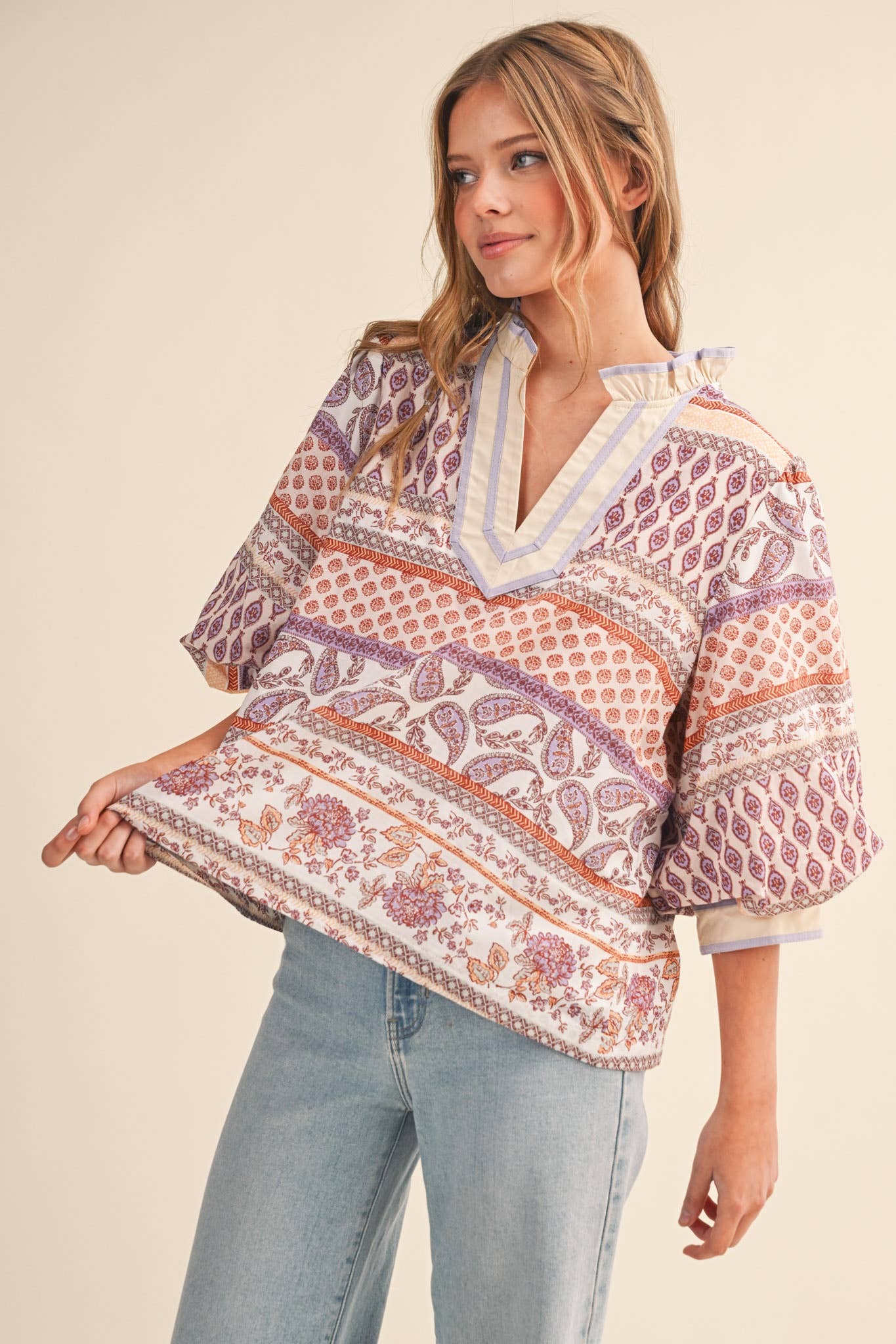 EXCLUSIVE PRINT V NECK