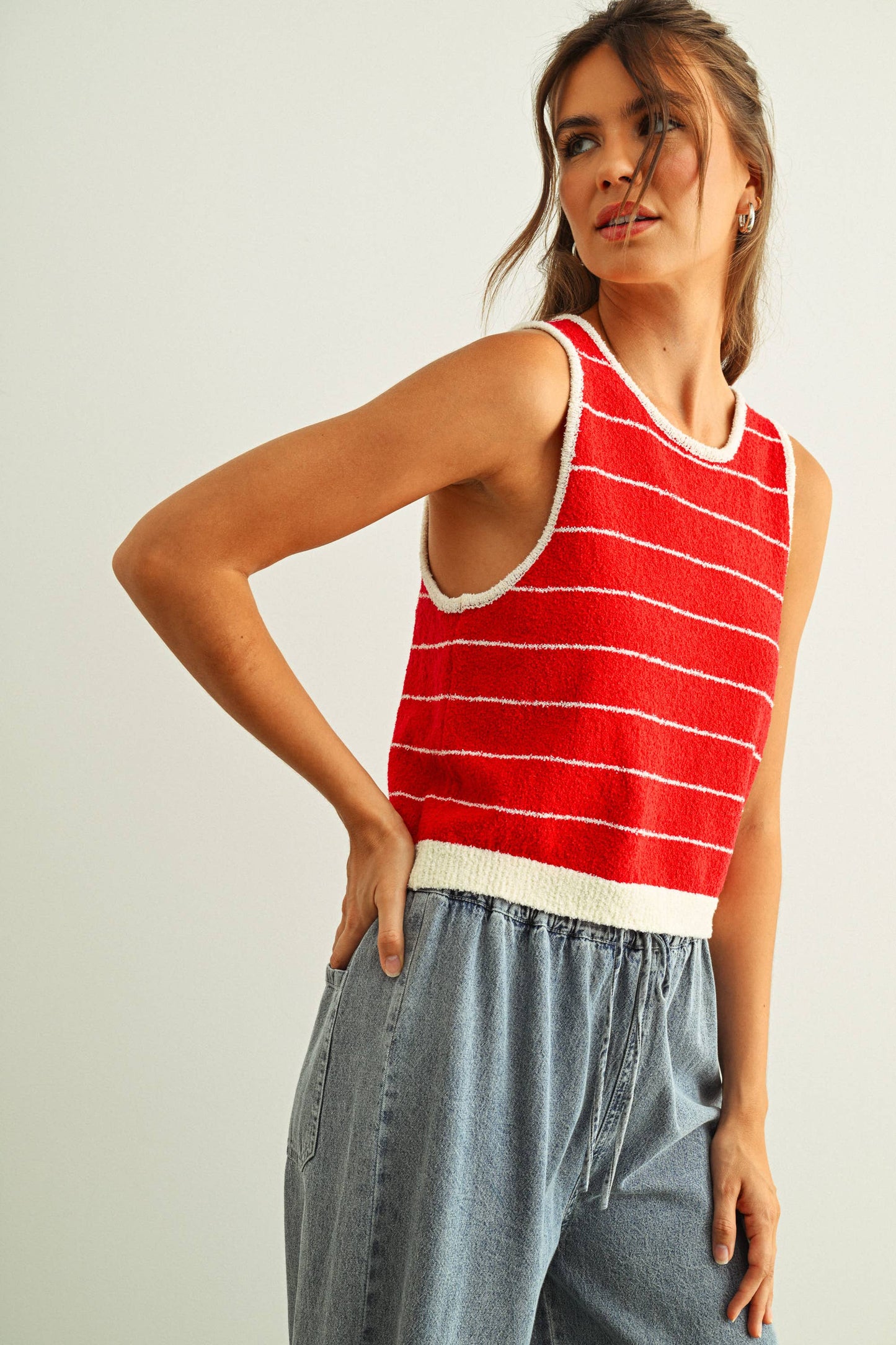 SLEEVELESS PINSTRIPED KNITTED TOP