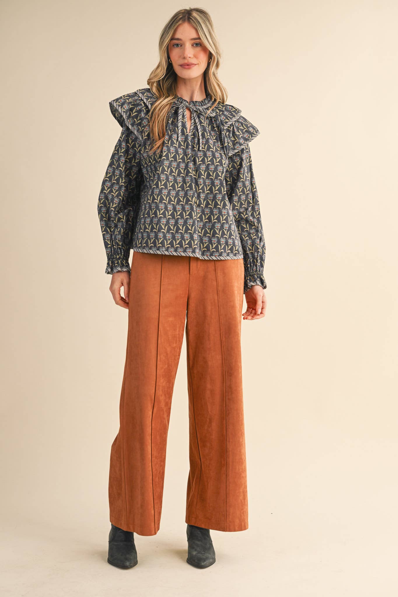 FLORAL FLUTTER SLEEVE