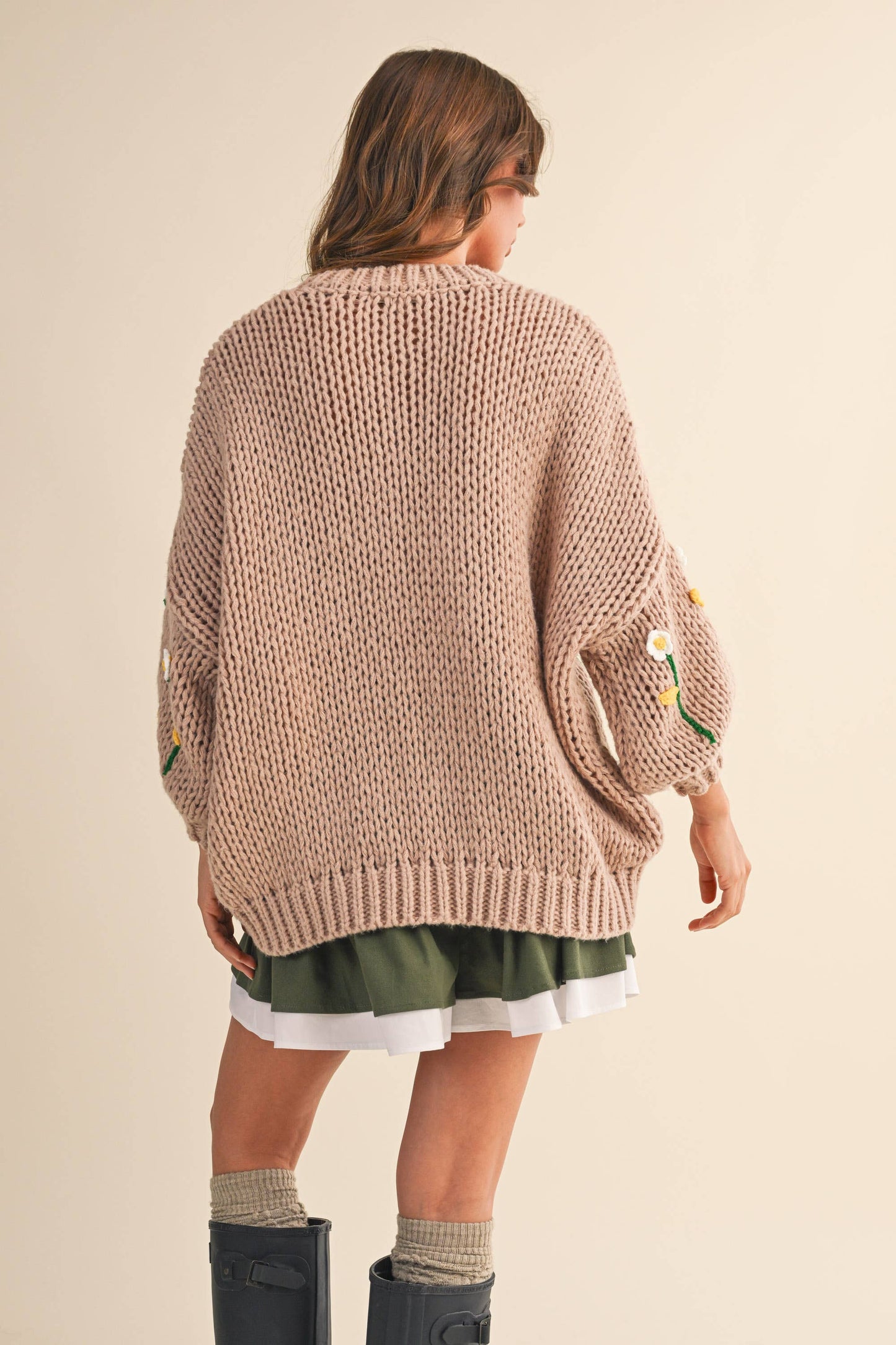 EMBROIDERED FLOWER CHUNKY SWEATER TOP