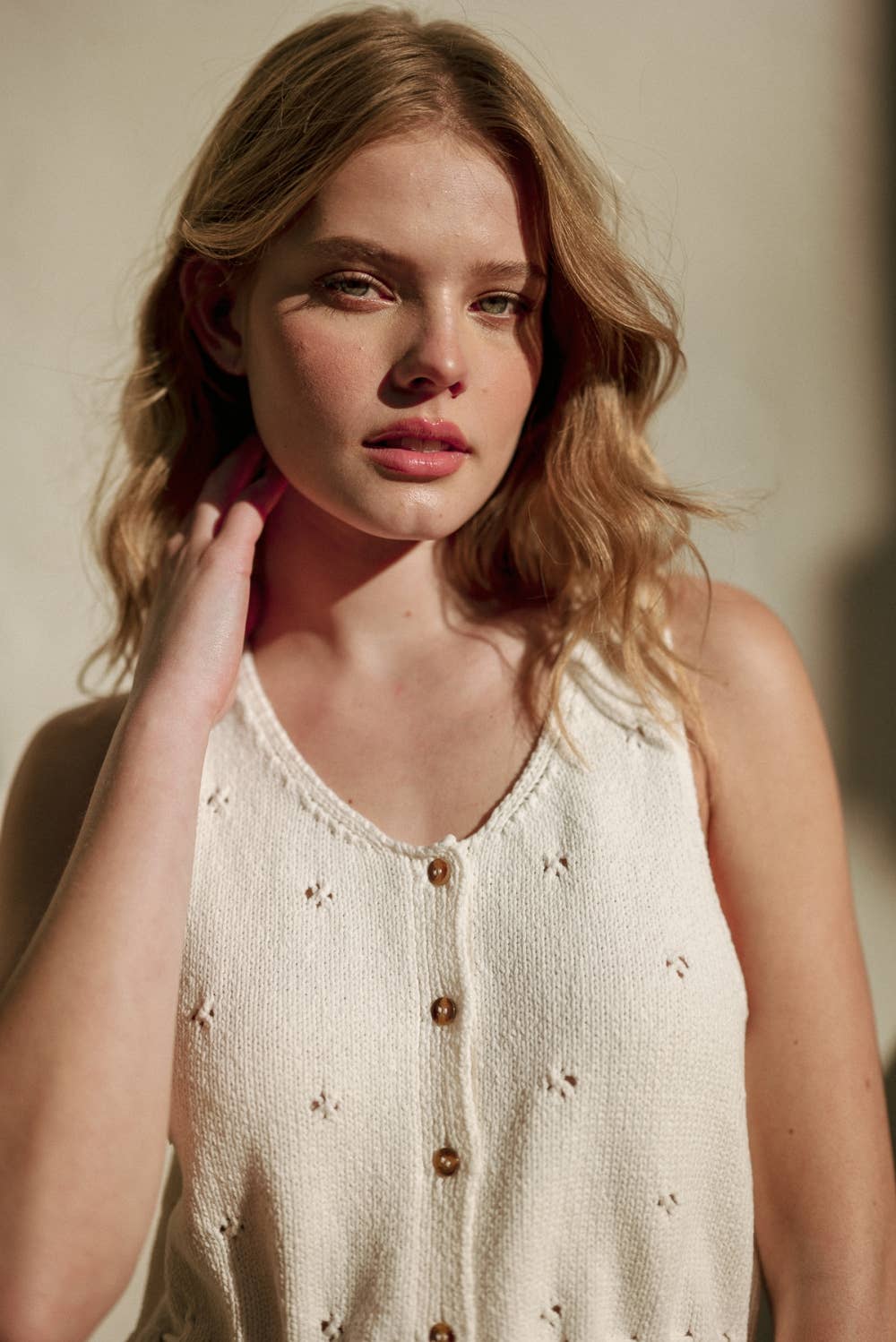 SLEEVELESS BUTTON KNIT TOP