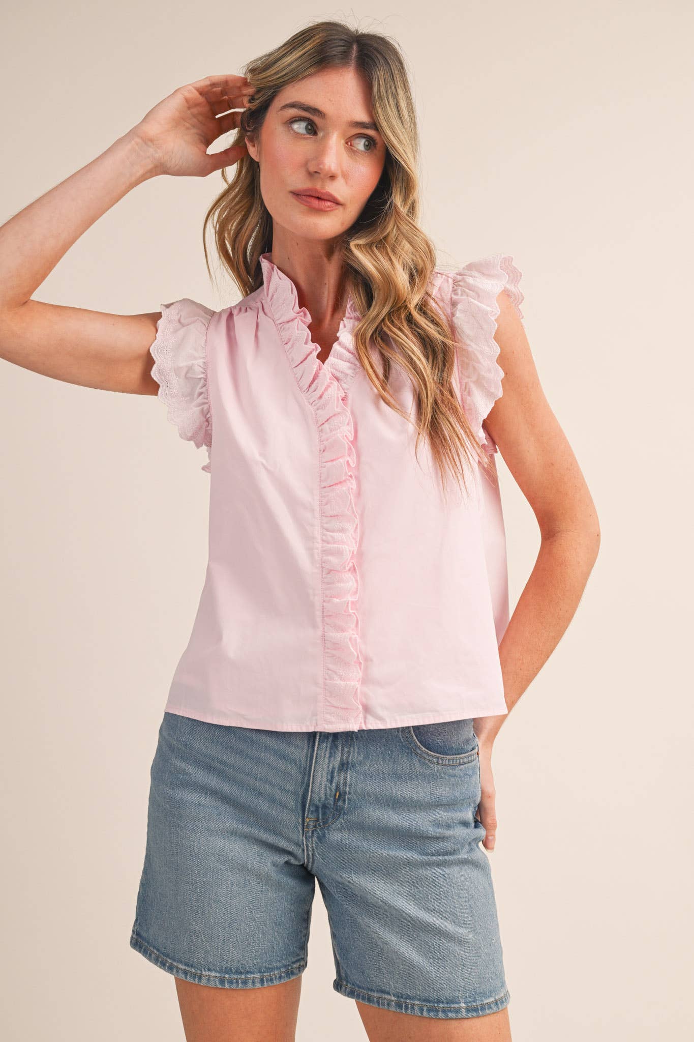 LACE TRIM RUFFLED BUTTON