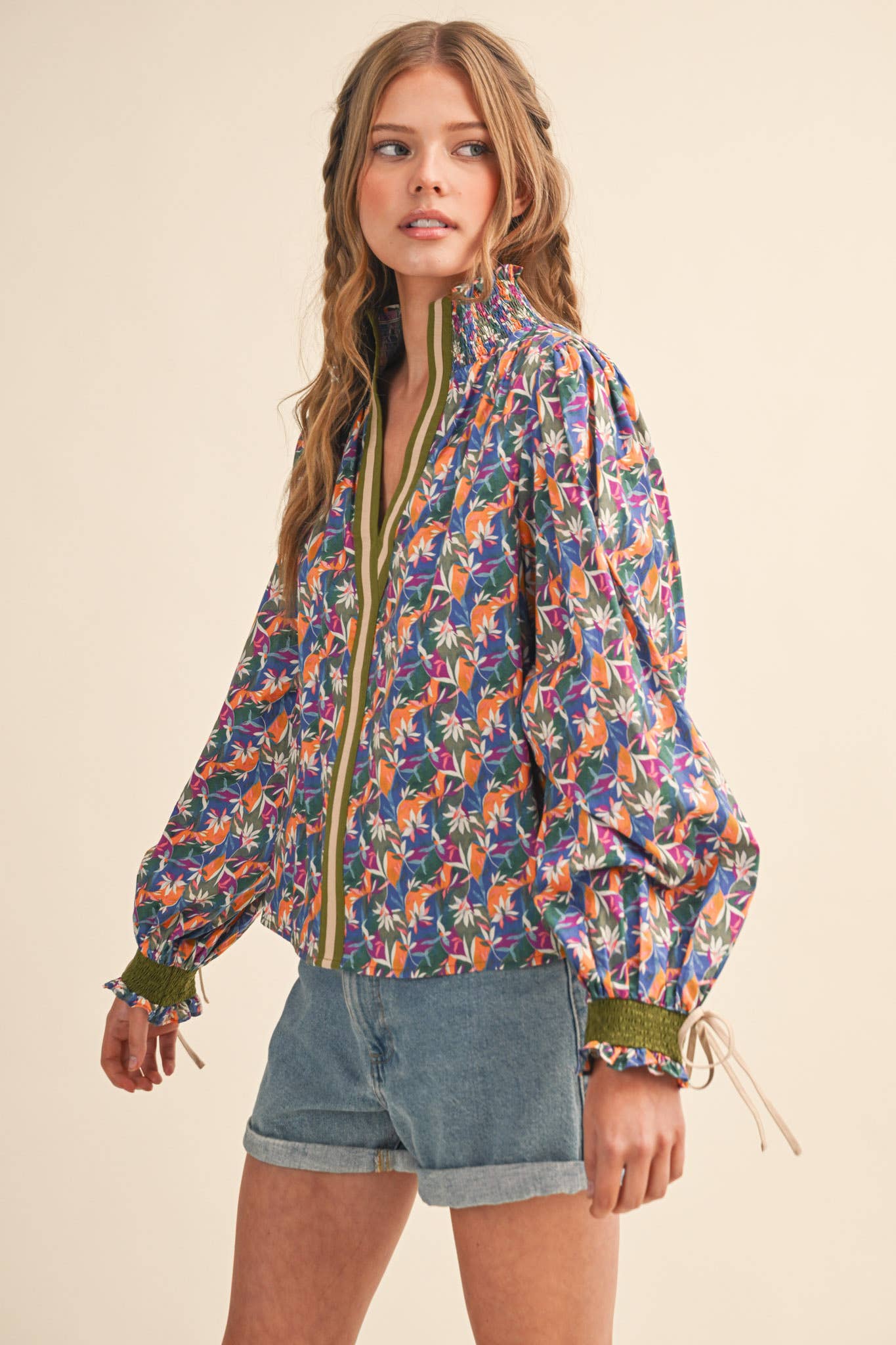 CONTRAST SMOCKED PUFF SLEEVE TOP