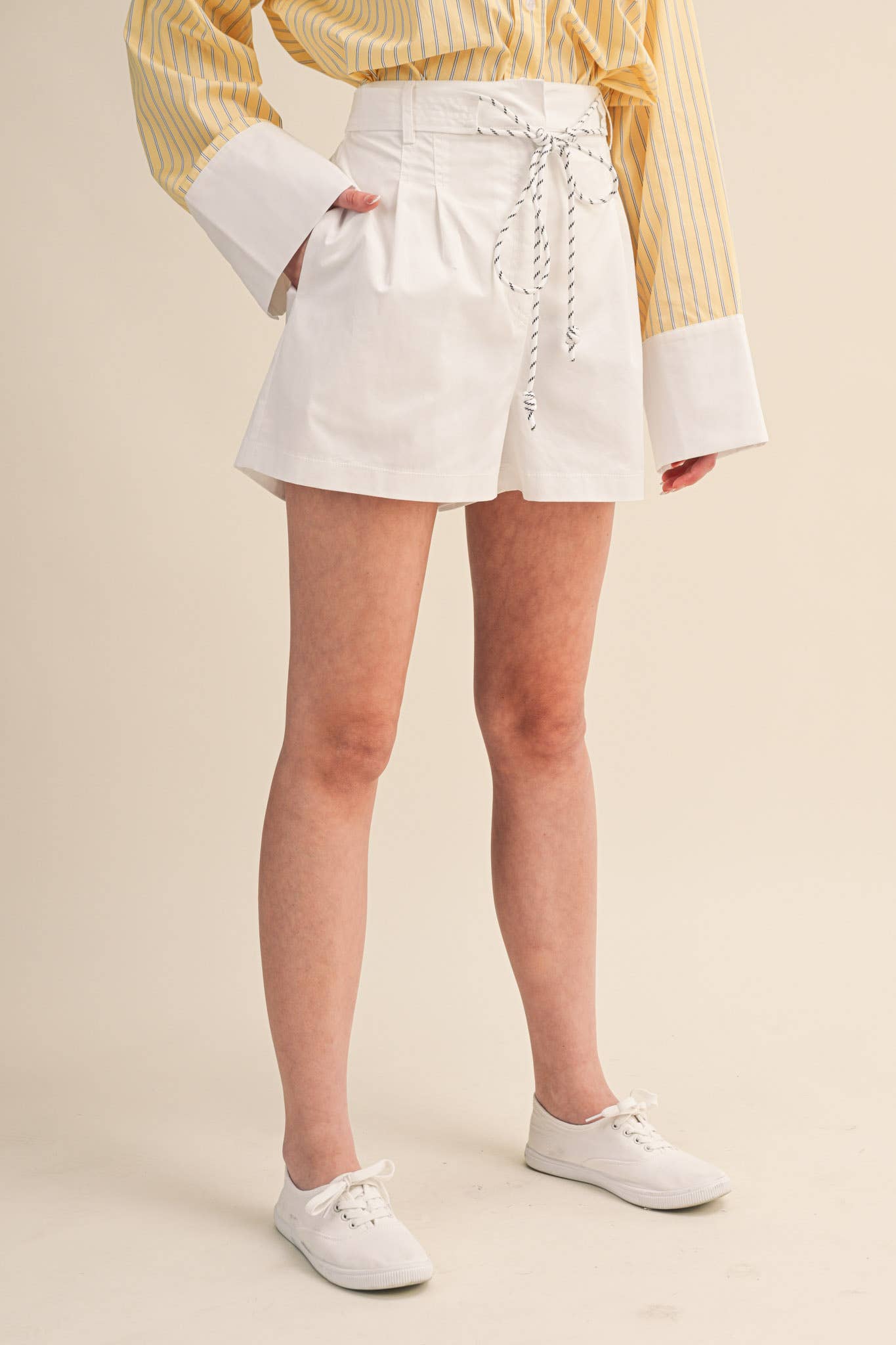 ROPE TRIM PLEATED SHORTS